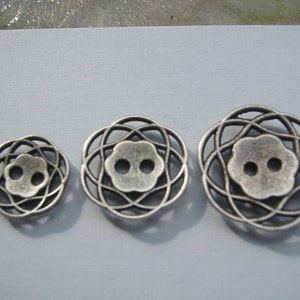 Ant Silver Button. Lot of 6 pick size Metal filagree design available in 3 sizes. imagem 6