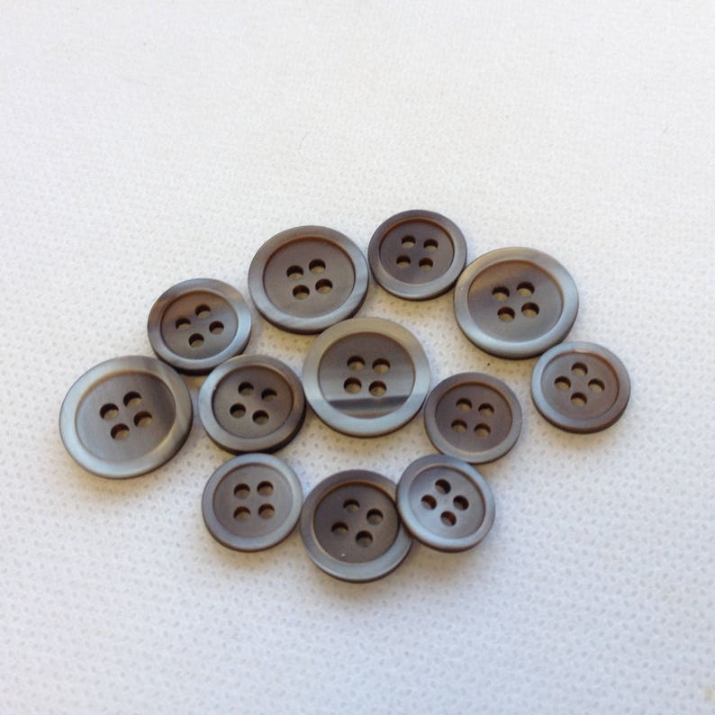 Lot of 6 buttons Brown Satin Pearl effect 4 hole buttons 3 sizes available 58,12,716.