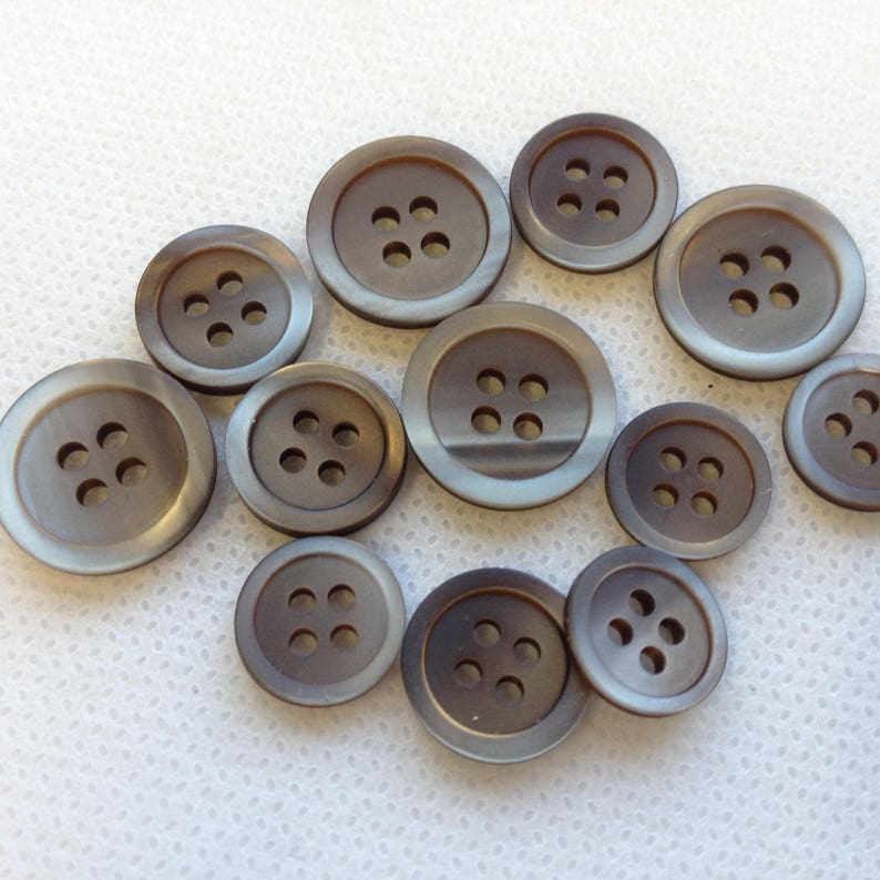 Lot of 6 buttons Brown Satin Pearl effect 4 hole buttons 3 sizes available 58,12,716.