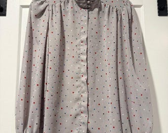 Blusa vintage Alexandria gris de lunares con cuello alto, talla 8 de mujer.
