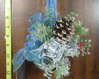 Jingle Bell Door Hanger, FREE SHIPPING, Floral Christmas Door Decoration with Gift Box