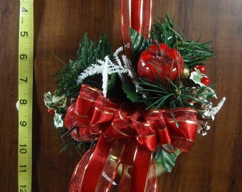 Jingle Bell Door Hanger, FREE SHIPPING, Floral Christmas Door Decoration with Gift Box
