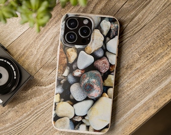 Funda para teléfono con diseño de guijarros: protección inspirada en la naturaleza para iPhone y Samsung