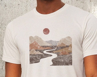 Mens Graphic Tees - En Route Canyons - Nature TShirt Mens Gift - Mountain Tee Shirt -  | Canyonlands National Park T-Shirt - Hiking Tees