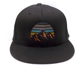 Mountain Sunset Hat for Men – Embroidered Black Baseball Cap – Outdoor Adventure Snapback or Fitted Nature Hat – Hiking & Camping Gift