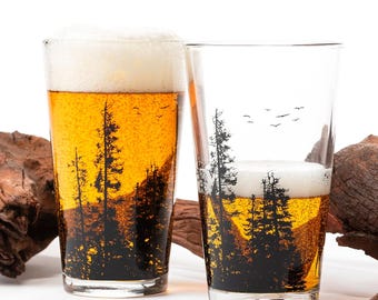 Forest Landscape Pint Glass Set – Nature Beer Glasses for Men & Women – Outdoor Forest Barware Gift for Hikers, Campers and Nature Lovers