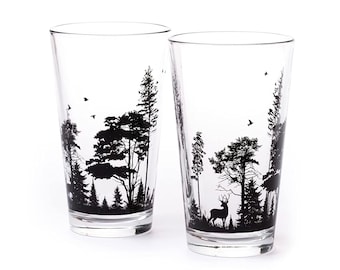 Set bierglazen met bosdierenmotief, unieke decoratie voor in de blokhut en een perfect verjaardagscadeau voor buitenmensen.