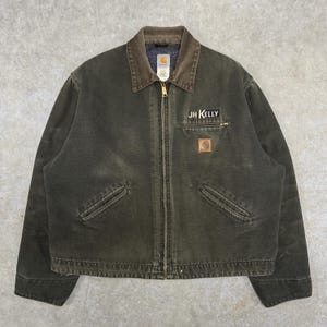 Peut inclure: Panneau en bois rustique avec l'inscription "Welcome to our home" en lettres blanches. Le panneau présente une finition vieillie et un design simple et accueillant, idéal pour un porche ou une entrée.