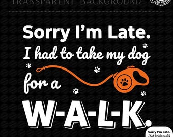 PNG divertido de paseo de perro, diseño de frase de perro "perdón por llegar tarde", gráfico de camiseta de humor sobre mascotas, vector de huella de pata con correa, idea de regalo para amantes de los perros