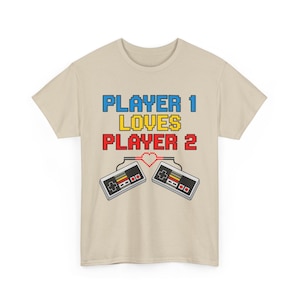 Player One Loves Player Two gamer-T-shirt: retro pixelstijl