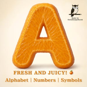 Puede incluir: Una gran letra "A" naranja que parece estar hecha de rodajas de naranja. El texto "FRESH AND JUICY!" está debajo de la letra, junto con "Alphabet | Numbers | Symbols". Un logotipo de búho está en la esquina superior derecha.