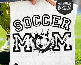Mamma calciatrice in formato SVG, Mamma calciatrice orgogliosa in formato SVG, Mamma sportiva in formato SVG, Vibrazioni del giorno della partita in formato SVG, Maglietta della mamma calciatrice in formato SVG Download digitale