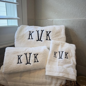 Juego de toallas bordadas de 3 piezas, juego de toallas de baño con monograma, juego de toallas personalizado, toallas de baño personalizadas, regalo de boda, regalo universitario