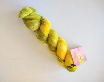 Filato sottile in misto lana merino verde e gialla, di Sandhill Yarns, colore: Small Treasures