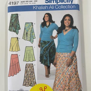 Puede incluir: Patrón de costura Simplicity 4197, Colección Khaliah Ali, talla GG (cintura 66-81cm). El patrón presenta ilustraciones de faldas cruzadas en varios colores y estampados. El paquete incluye una foto de una mujer con una falda cruzada.