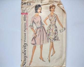 Vintage Simplicity Sewing Pattern 5911, misses' dress from 1963