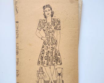 Vintage Marian Martin Sewing Pattern 9902, dress from 1940s or 50s