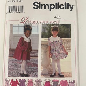 Può includere: Busta del modello di cucito Simplicity con due bambine in abito. La busta include il testo "Design your own" e mostra vari modelli di abiti. La taglia è BB 5,6,6X.