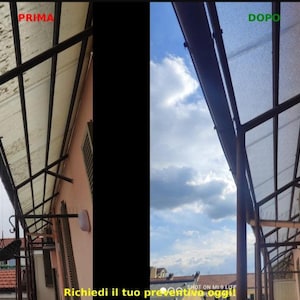 Può includere: Un'immagine divisa che mostra una tettoia prima e dopo la pulizia. Il lato 'prima' mostra una tettoia sporca e opaca. Il lato 'dopo' mostra una tettoia pulita e trasparente contro un cielo blu. La tettoia è sostenuta da un telaio in metallo scuro.