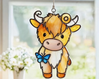 Atrapasueños de vitral artesanal con vaca de las Tierras Altas y mariposa, adorable decoración de ventana con animales de granja y regalo para el hogar campestre, decoración de pared, adorno para ventana