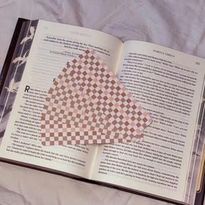 Segnalibro a scacchi pastello / Scacchiera rosa neutro / Accessorio per libri dall&#39;estetica minimale