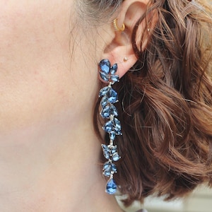 Pendientes largos con circonita cúbica azul zafiro azul marino, pendientes largos con poste de botón, hoja marquesa, circonita cúbica transparente, algo azul, boda