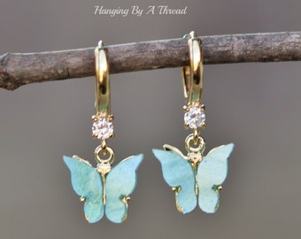 Nuevos pendientes de aro con forma de mariposa verde menta, colgante pequeño con dije de mariposa, aros dorados tipo huggie, para cartílago, ligeros, pendientes pequeños de mariposa, estilo natural