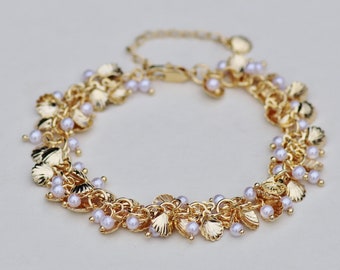 Gold Shell Pearl Charm Dangle Bracelet,Small Hand Wrapped Pearl Cluster Chain Bracelet,Shell Charm,Dangle,Layering,Beach Wedding Bride,Gift