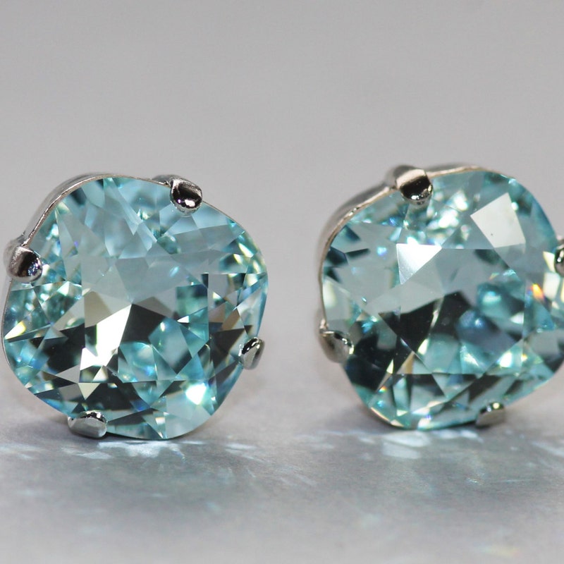 Honey Stud Aquamarine