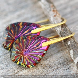 ÚLTIMO PAR Pendientes vintage alemanes occidentales arcoíris, abanico grabado, pendiente colgante grabado volcánico Vitrail, colgante geométrico oro rosa, rosa púrpura