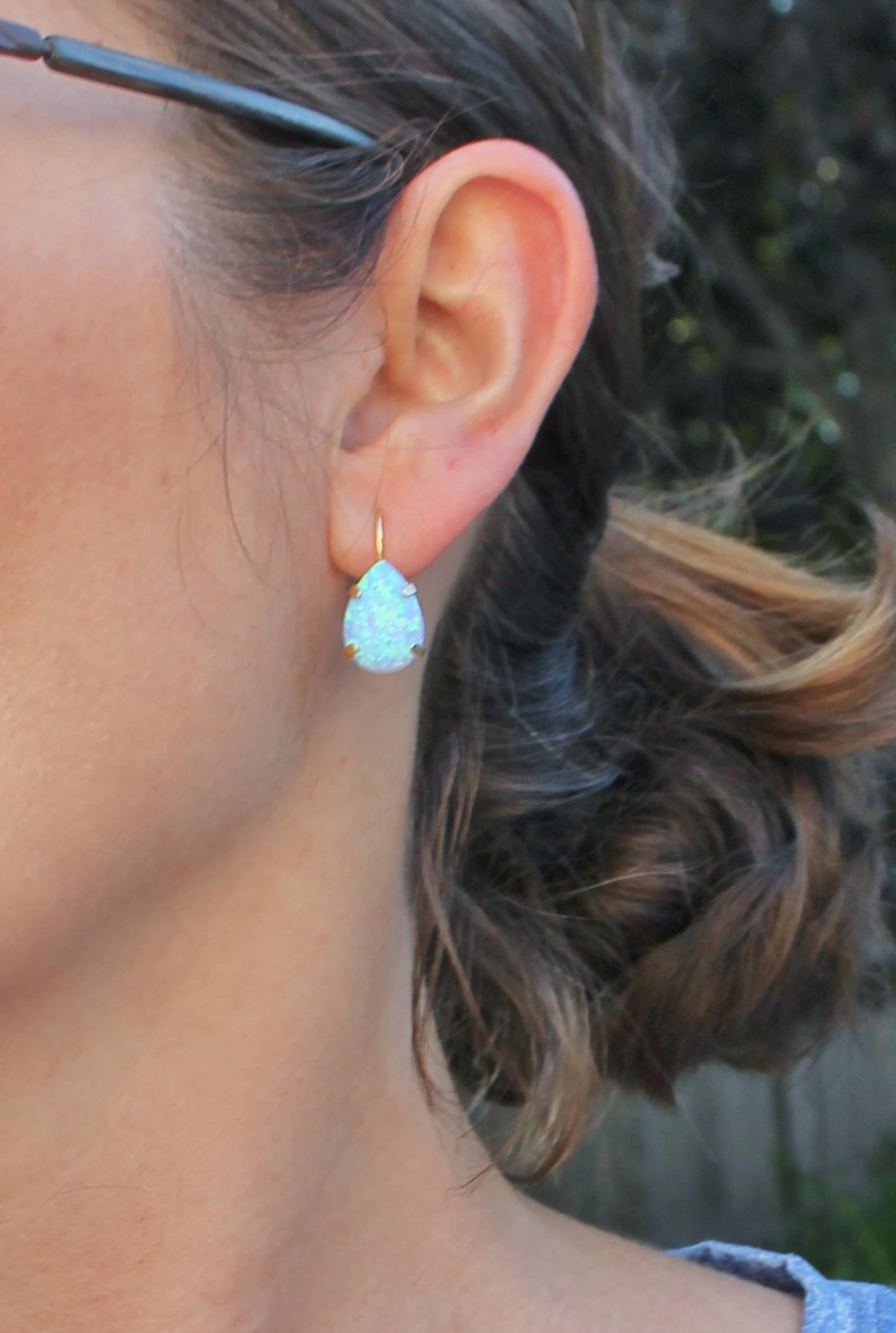 1 KARAT BIRNENFORM Labor-erstellte Blaue Opal Ohrstecker In 14K