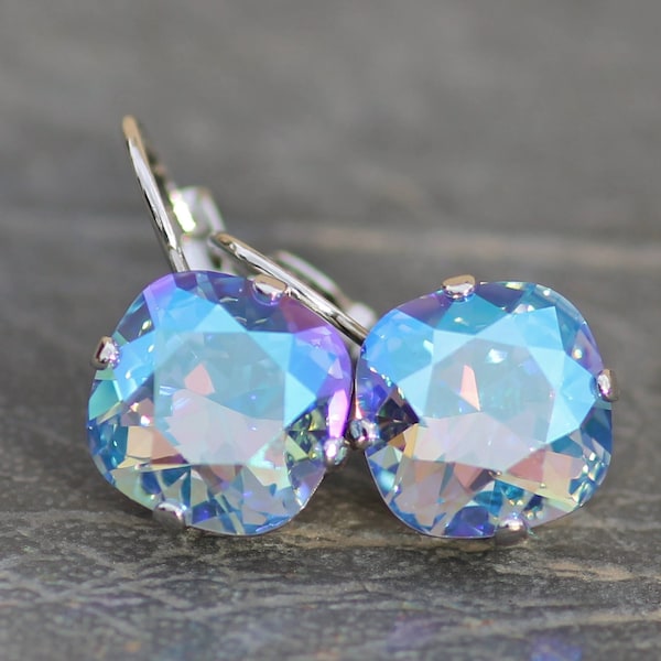 NIEUWE KLEUR Unieke lichte saffier Shimmer Swarovski kussen Leverback, zilveren hendel terug strass oorbel, Swarovski kristal, blauwe regenboog, 12 mm