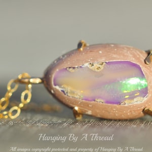 WOW véritable collier pendentif opale de feu mexicaine, collier opale de feu mexicaine fougueux rose pourpre, cabochon d'opale rempli d'or, pierre de naissance d'octobre