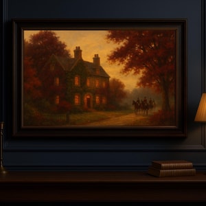 Puede incluir: Una pintura de paisaje enmarcada representa una casa con ventanas iluminadas, rodeada de &aacute;rboles con follaje rojo. La pintura cuelga sobre una mesa de madera con una l&aacute;mpara y libros. La pared es azul oscuro.
