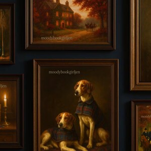 Puede incluir: Una colecci&oacute;n de grabados art&iacute;sticos enmarcados con escenas de caza cl&aacute;sicas y retratos de perros. La pieza central muestra dos perros con abrigos a cuadros. La obra de arte tiene una est&eacute;tica vintage c&aacute;lida, con tonos terrosos y el texto "moodybookgirljen".