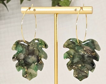 Monstera Polymer Clay Earrings: bright and shiny, green polymer clay earrings