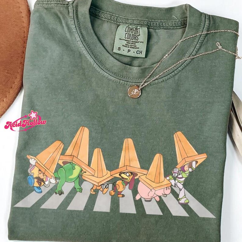 Comfort Colors Toy Story Slinky Crossing T-Shirt, Pixar Toy Story 5 Shirt, Toy Story Character Shirts, Disneyland Family Trip Tees Bild 2