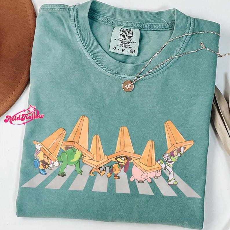 Comfort Colors Toy Story Slinky Crossing T-Shirt, Pixar Toy Story 5 Shirt, Toy Story Character Shirts, Disneyland Family Trip Tees Bild 3