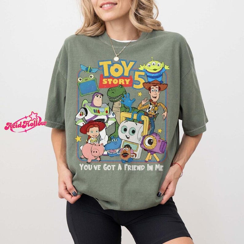 Camiseta retro de Toy Story 5 "Tienes un amigo en mí" en colores cómodos, camiseta de Toy Story de DisneyWorld, camiseta a juego para el viaje familiar de Toy Story 2026 imagen 4
