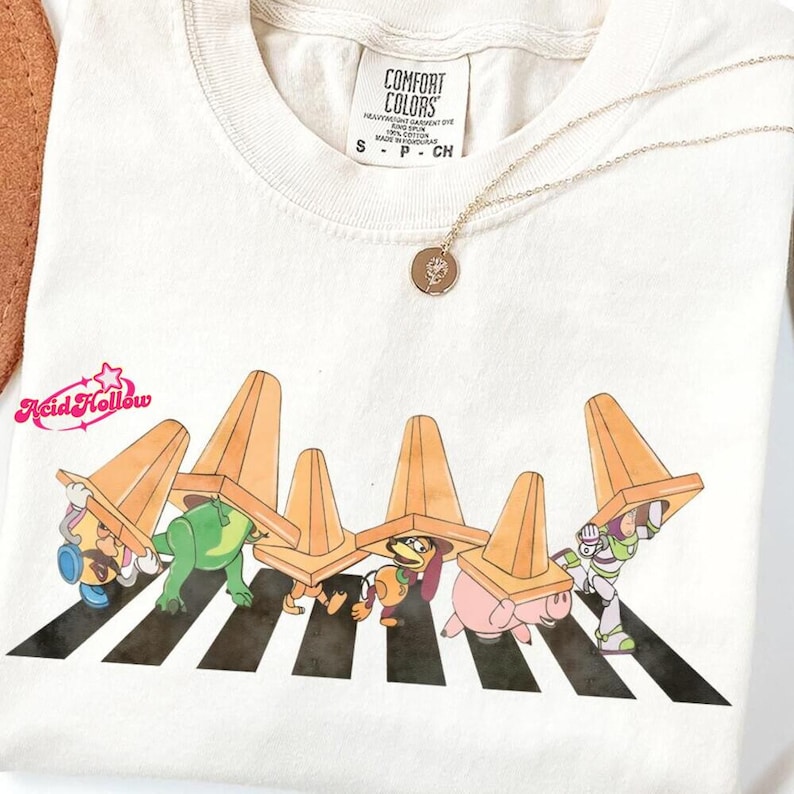 Comfort Colors Toy Story Slinky Crossing T-Shirt, Pixar Toy Story 5 Shirt, Toy Story Character Shirts, Disneyland Family Trip Tees Bild 1