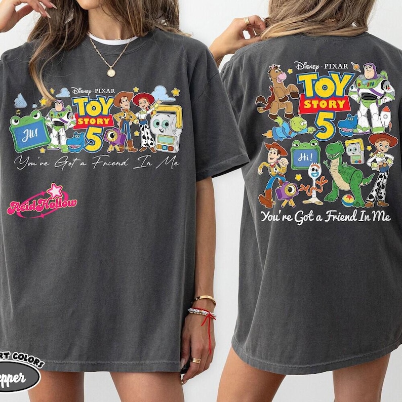 Retro Comfort Colors 2-Sided Disneyland Toy Story 5 Shirt, You've Got A Friend In Me Woody Lenny Mr Spell Tee, Family Vacation Trip 2026 Tee afbeelding 2