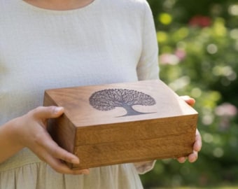 Personalisierte hölzerne Erinnerungsbox mit Baum des Lebens
