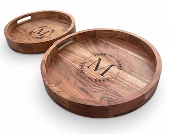 Personalisiertes Serviertablett aus Akazienholz - mit graviertem Monogramm, Einweihungsgeschenk