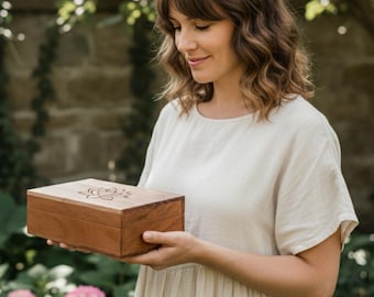 Personalisierte hölzerne Erinnerungsbox mit Lotus Mandala Design