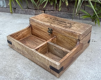 Nachttisch Organizer aus Holz mit Gravur