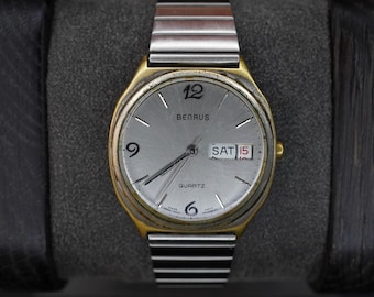Reloj Benrus vintage de cuarzo con esfera y caja en tono dorado, día y fecha, 32 mm
