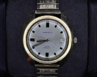 Reloj de pulsera Caravelle 17J de cuerda manual para hombre, de 1974, color dorado y en funcionamiento.