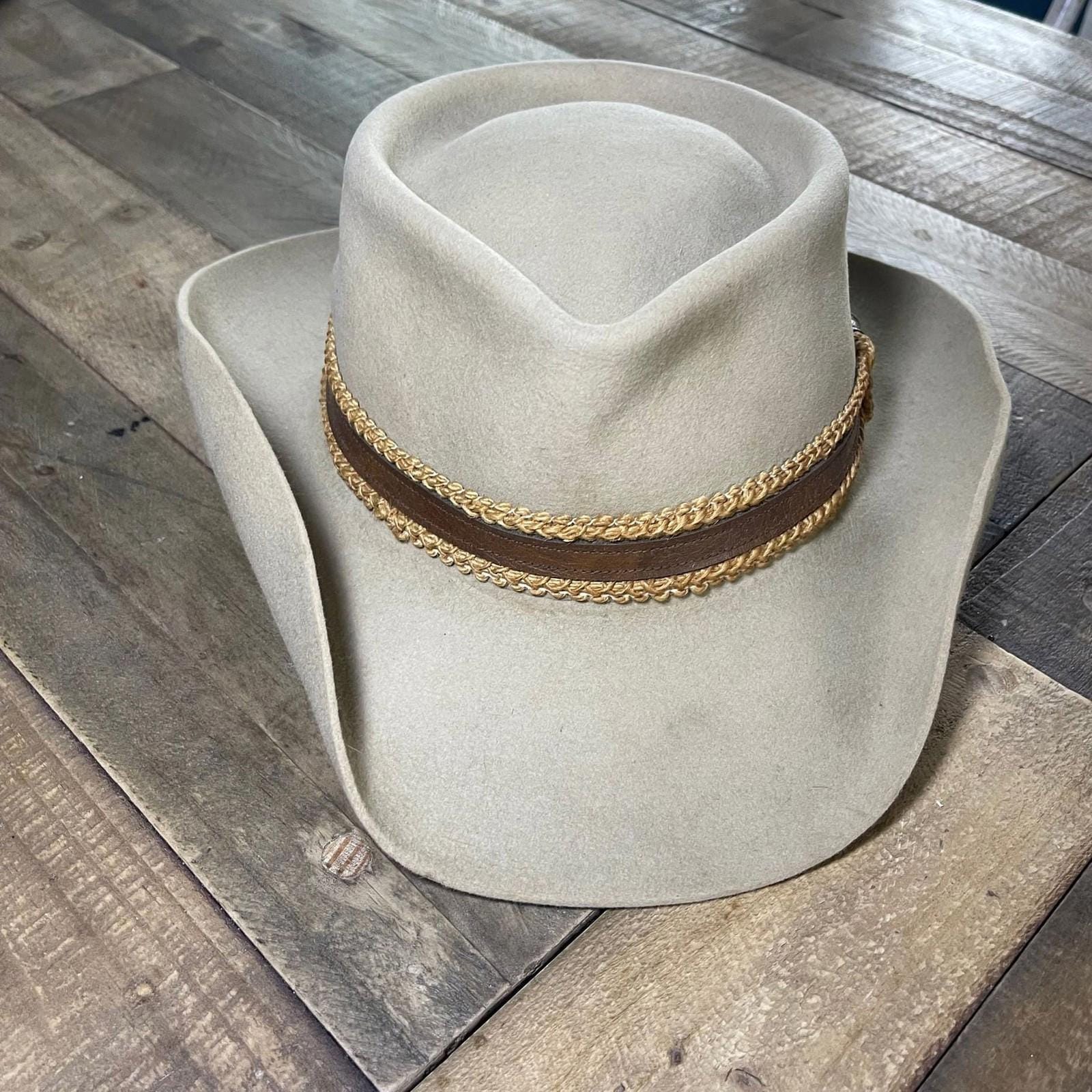 Chapeau Cowboy John B. Stetson XXX En Castor Marron Fumé Avec Plume - Taille 7-1/8, Occasion Bon état