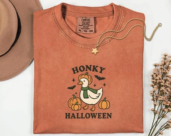 Honky Halloween Goose T-Shirt, Funny Fall Pumpkin Duck Tee, Cute Halloween Goose Shirt, Spooky Season Graphic Tee, Funny Goose Shirt