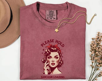 Camiseta "Por favor, no cargues sarcasmo", divertida camiseta retro con gráficos, estilo pin-up vintage, humor sarcástico e ingenioso, regalo de estética retro.